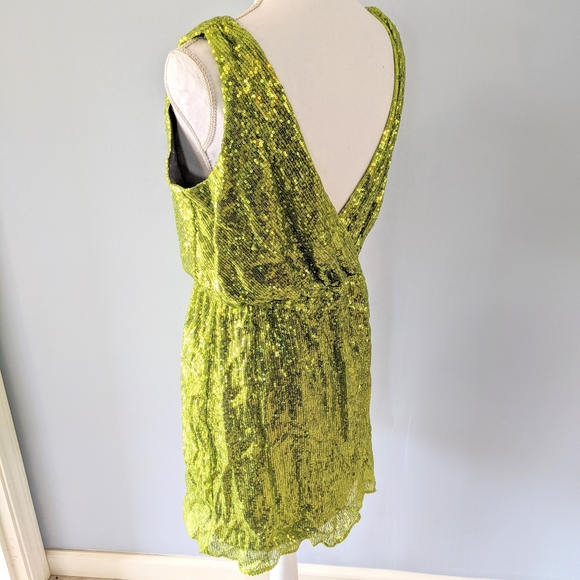Green sequin V neck dress, 8 - Picture 5 of 8